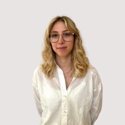 photo portrait de Manon Favre chargée de communication